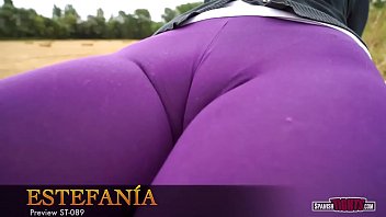 Imagen Impresionante el chochazo que marca Estefania con sus leggins morados